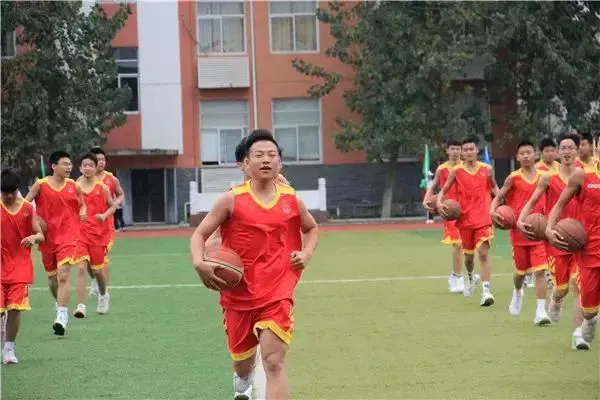 如何通过反馈分析提升篮球战术意识_1